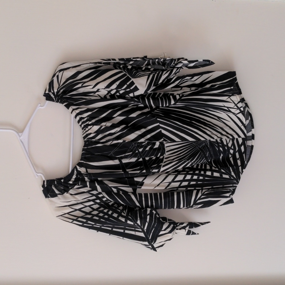 World Market Quarter Sleeve Blouse Women's Black Cream Tropical Print Size S/M